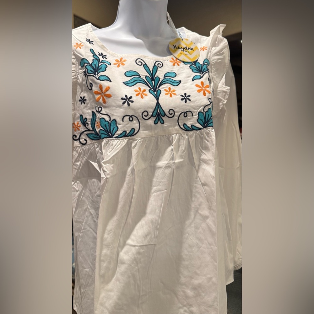New Hayden Los Angeles Women’s White Long Sleeve Blouse w/ Embroidered Flowers